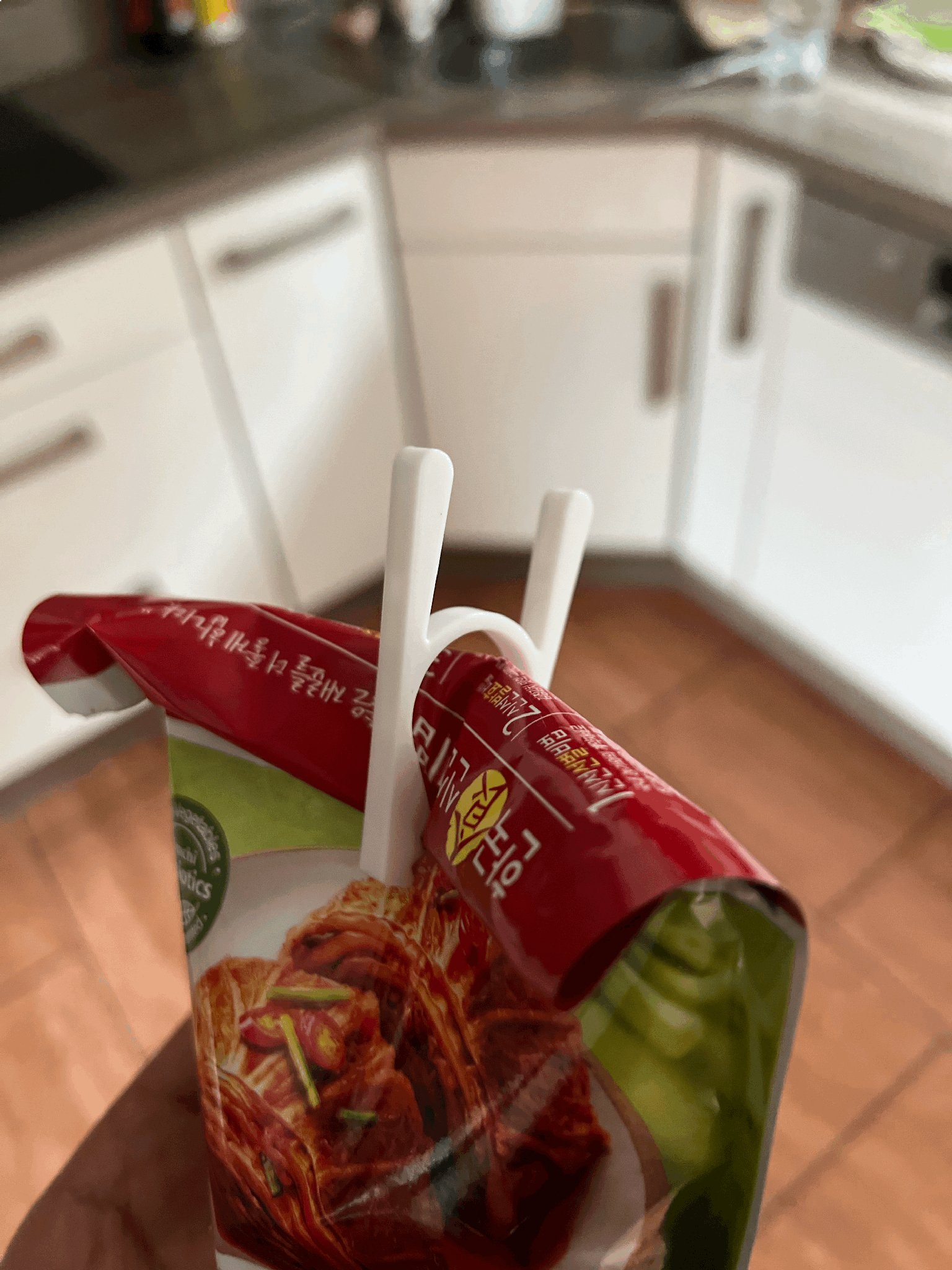 Kẹp nhựa giữ kín túi sau khi mở