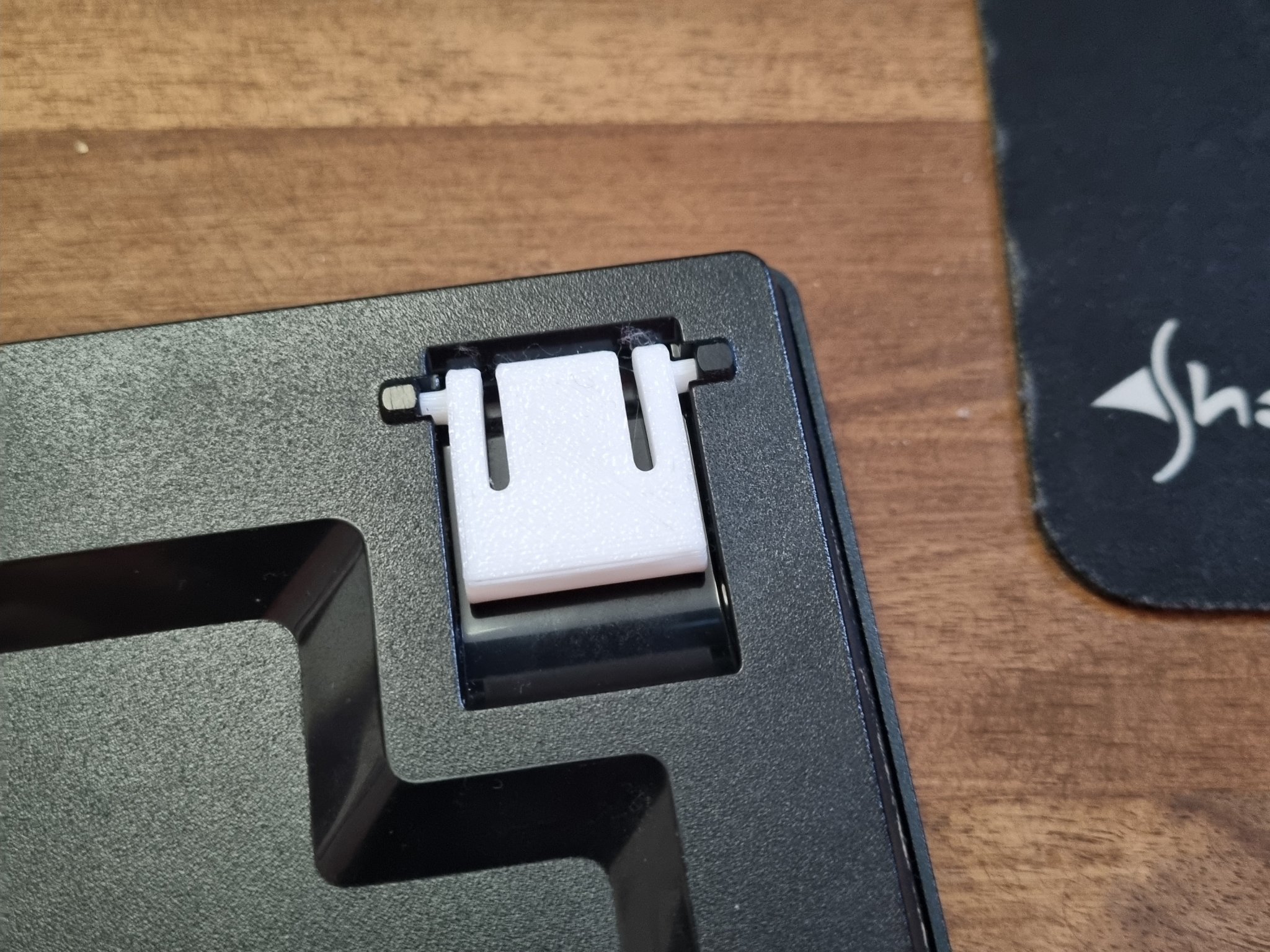 Chân đế RGB Sharkoon Purewriter cho bàn phím