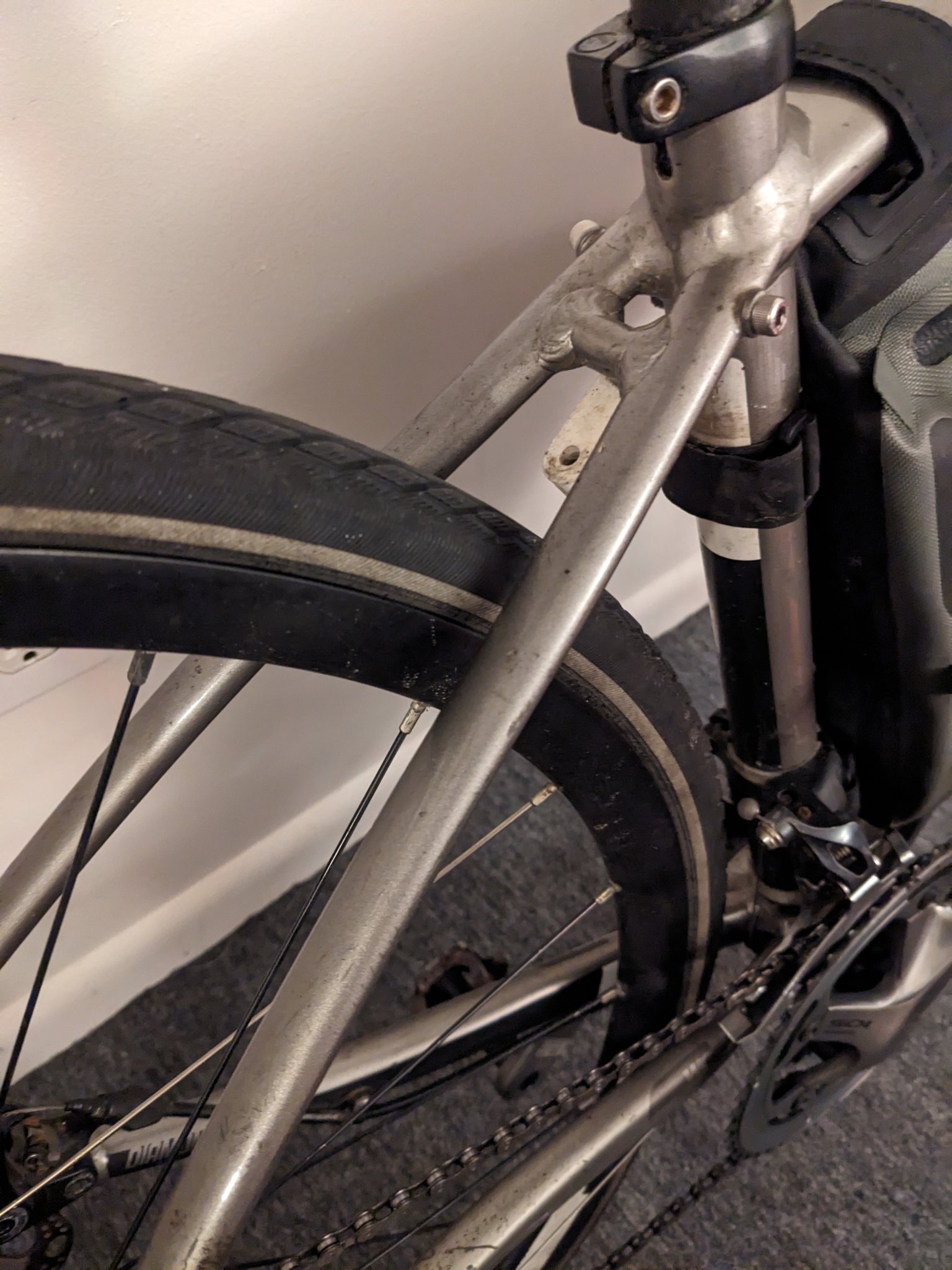 Giá đỡ chắn bùn lắp dưới cho khung xe đạp