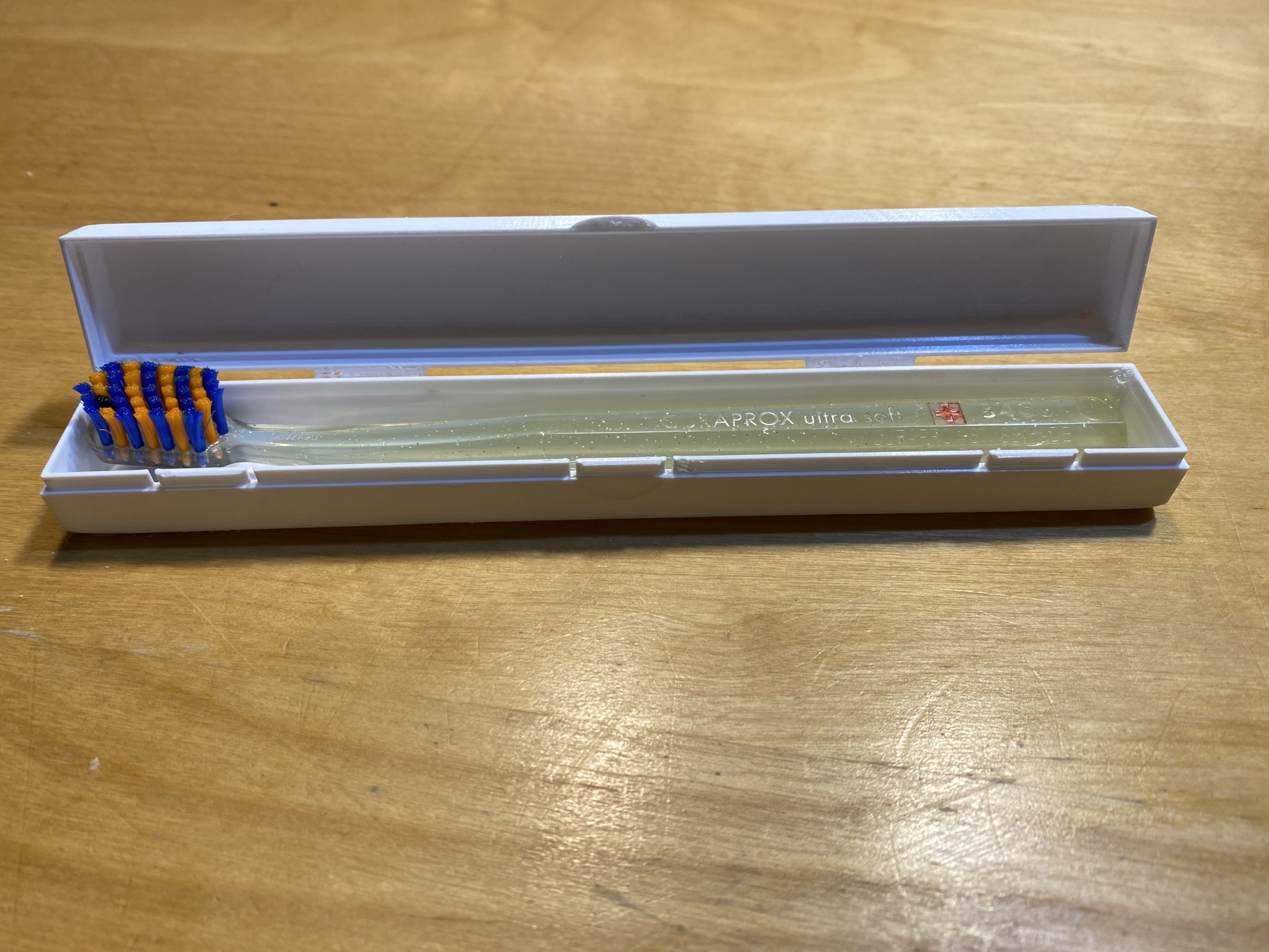 Hộp đựng bàn chải đánh răng Curaprox tiêu chuẩn