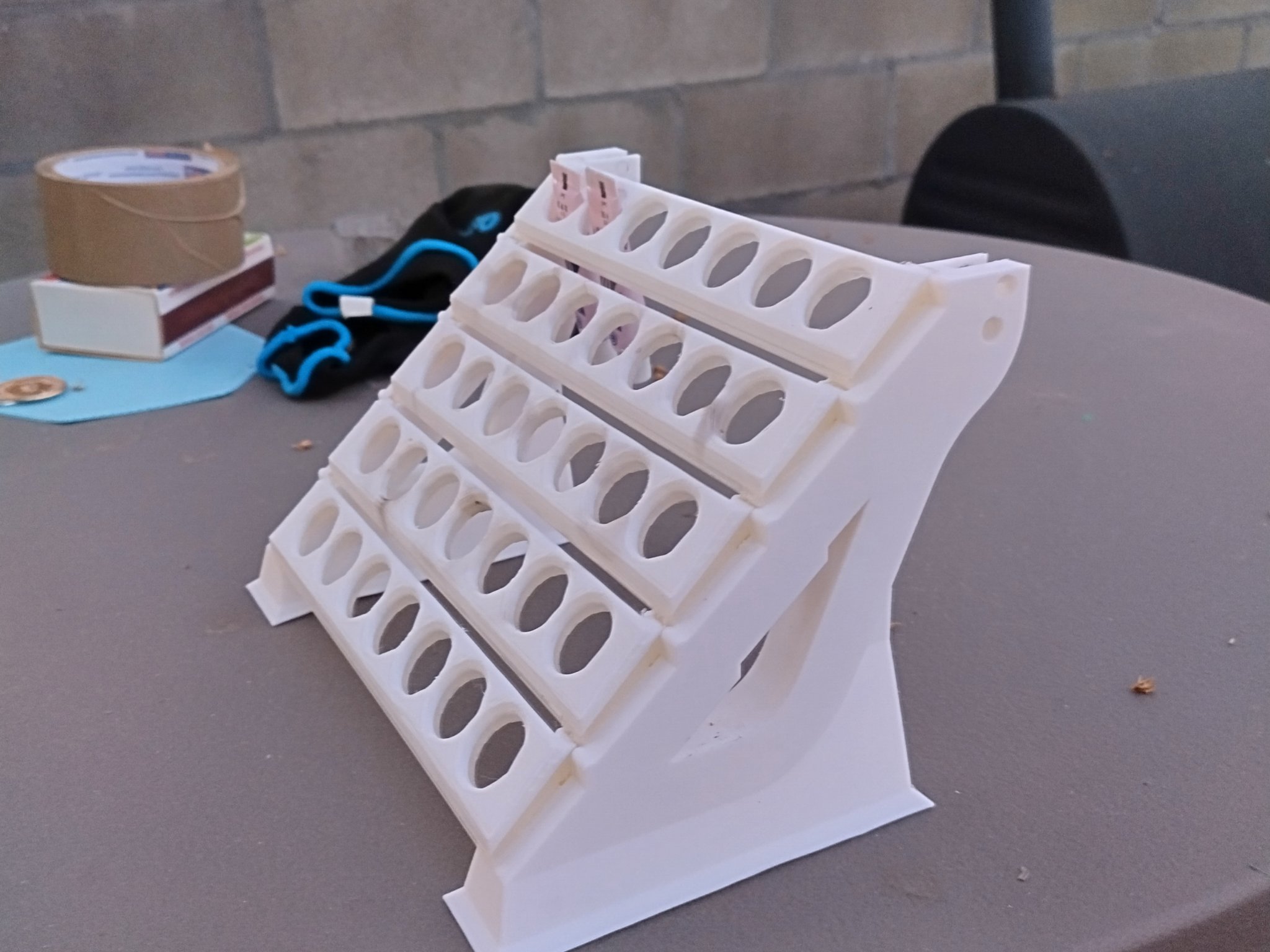 Giá đỡ ống màu với móc treo cho 25 ống màu