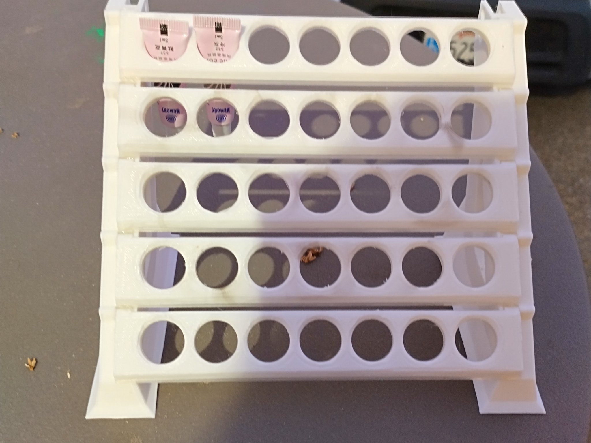 Giá đỡ ống màu với móc treo cho 25 ống màu