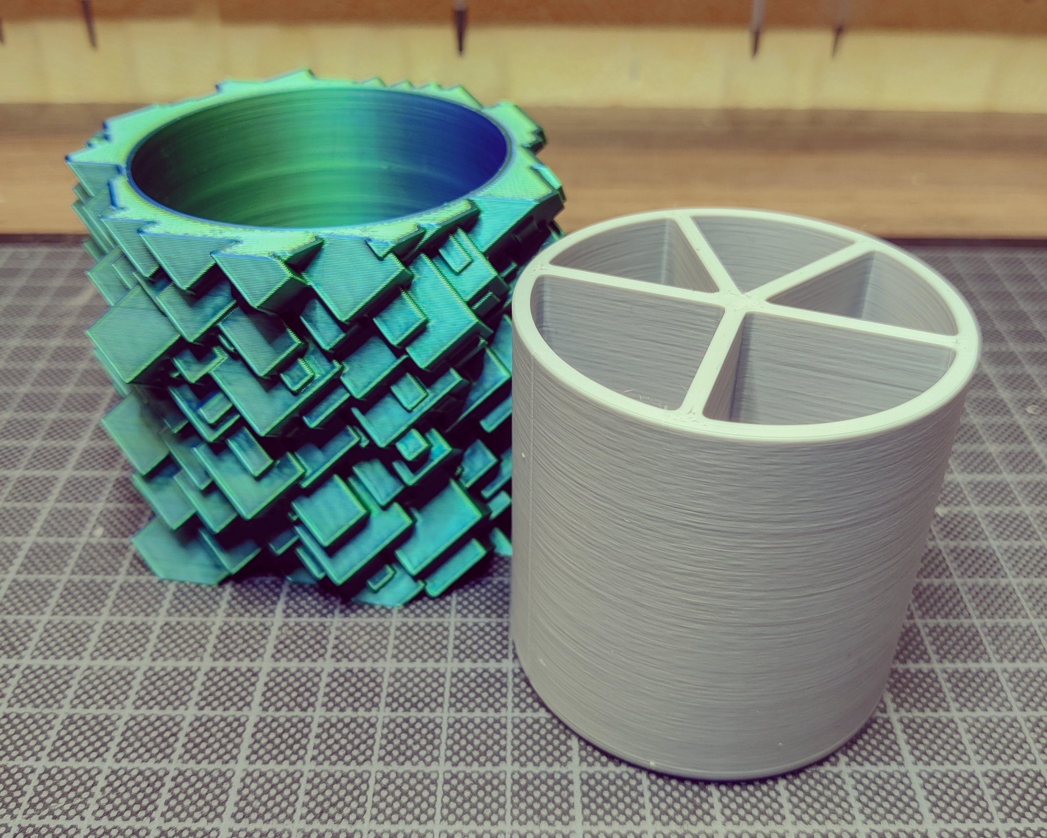 Nhà phân phối chậu cây Glitch với thiết kế phẳng và chắc ch...