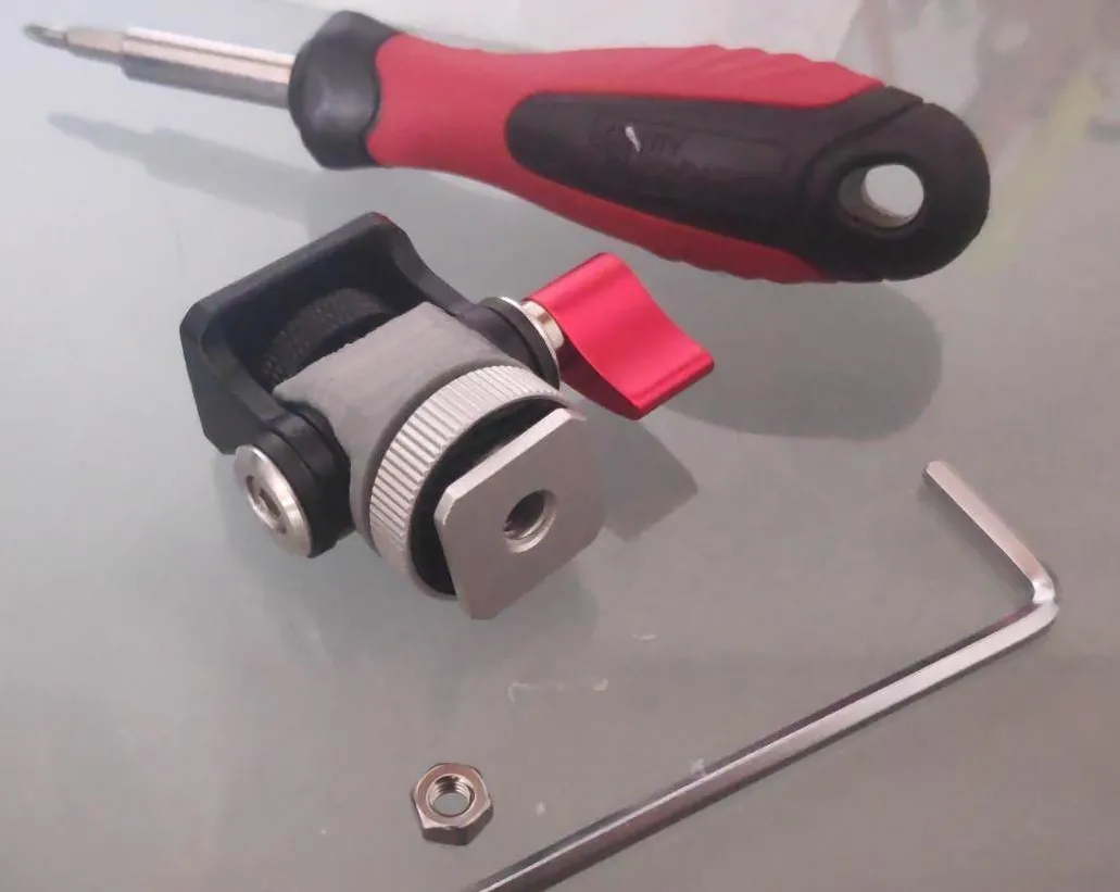 Thay thế bộ phận nhôm của máy quét Ferret với đai ốc