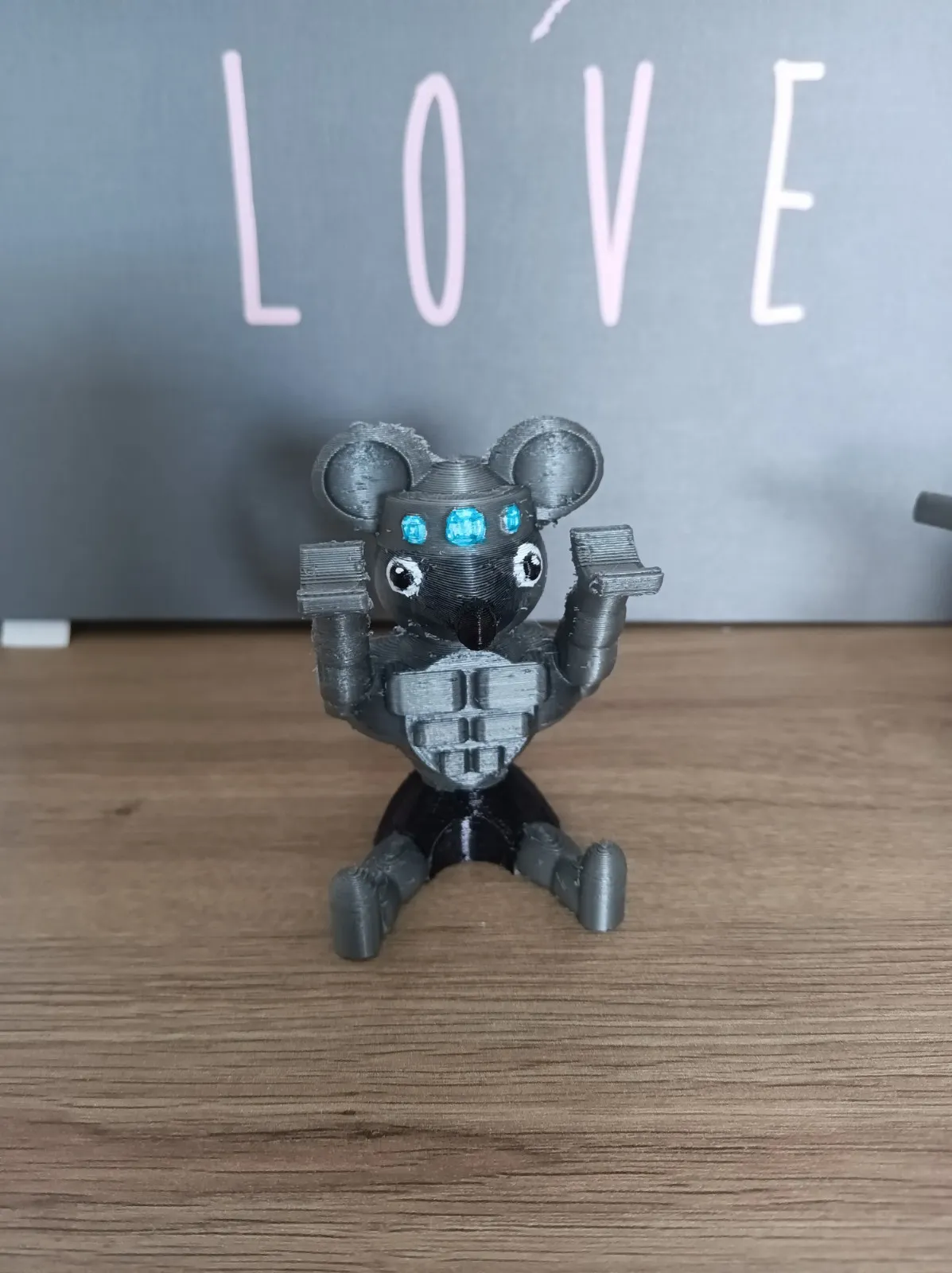 Giá đỡ bút hình chuột cơ bắp dễ thương