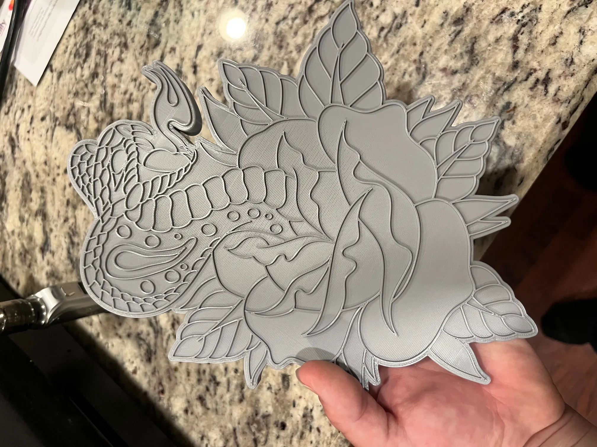 Hình xăm truyền thống rắn và hoa hồng phong cách Mỹ