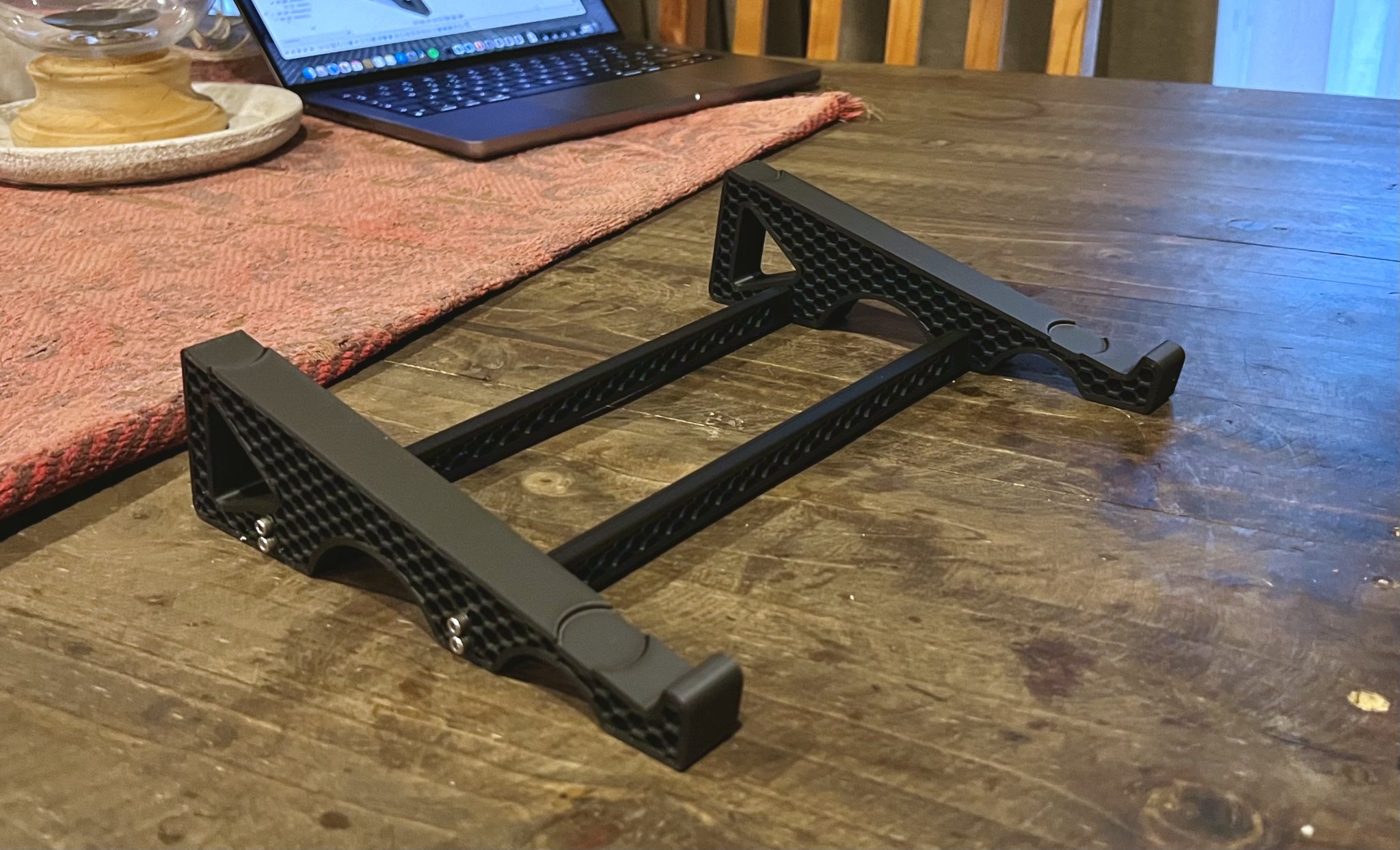 Giá đỡ MacBook 14 inch M1 Pro chắc chắn của Mabur