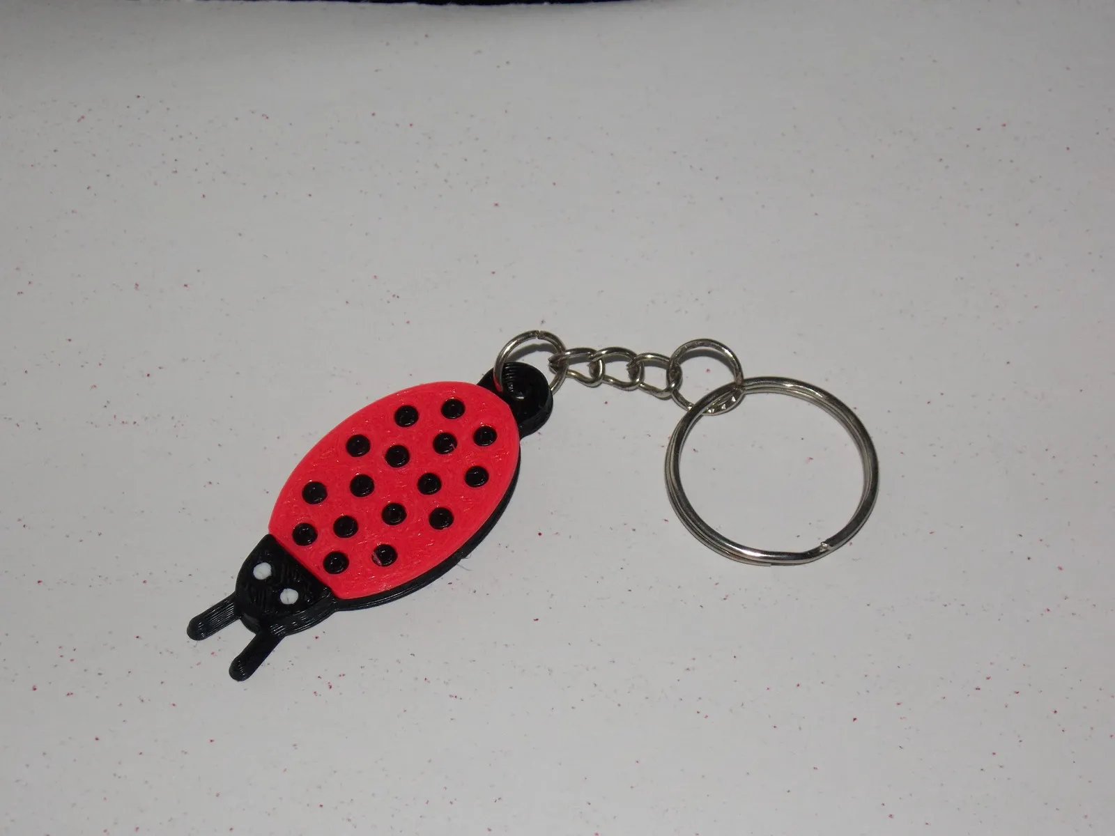 Móc khóa bọ rùa đơn giản màu đen đỏ