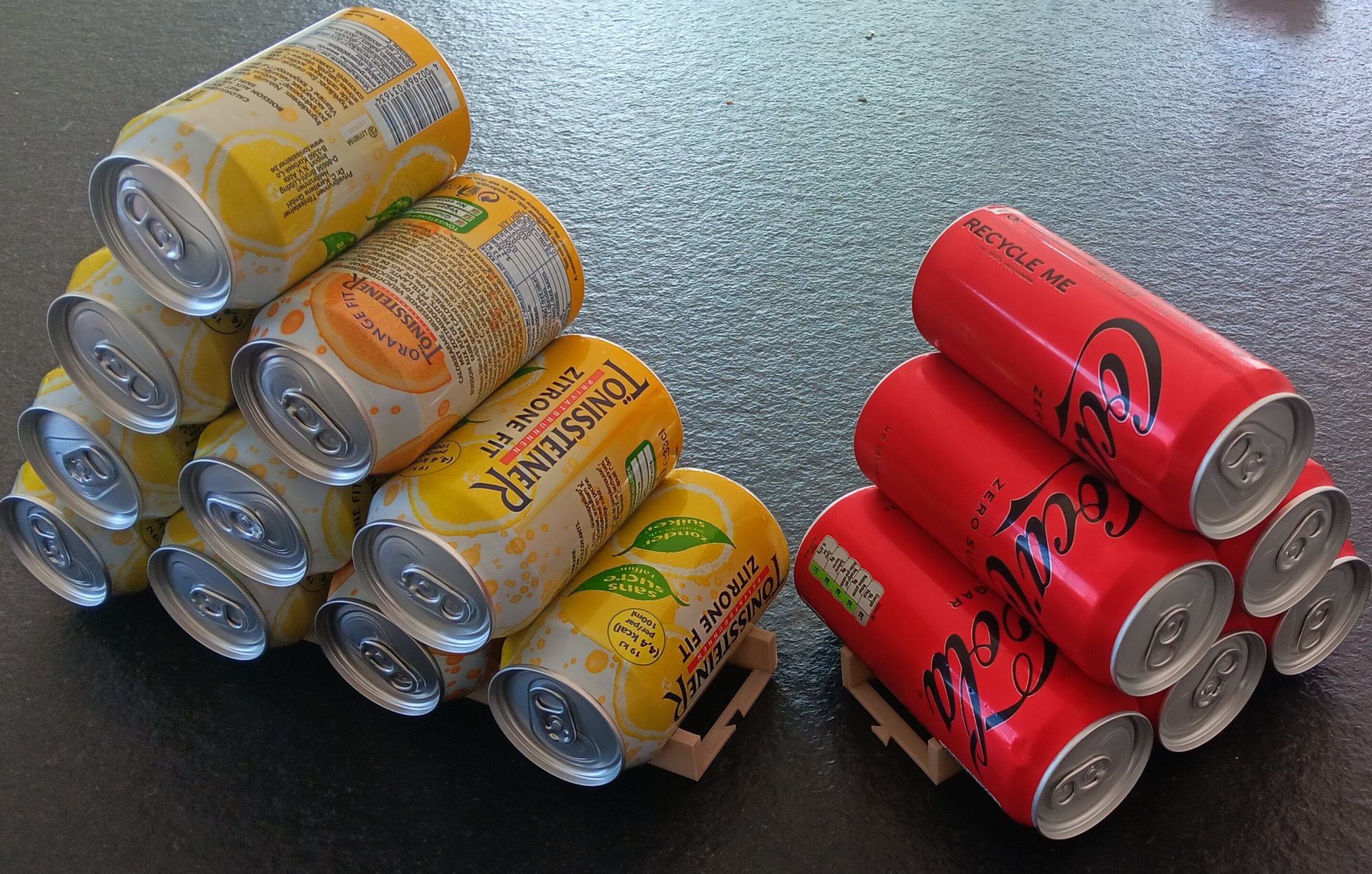 Giá đỡ chai nước ngọt chống lăn