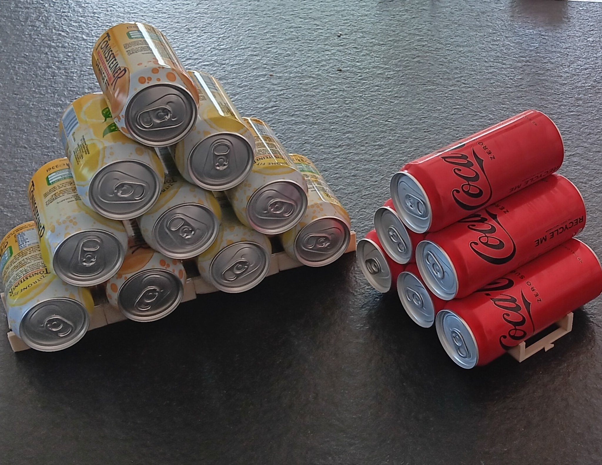 Giá đỡ chai nước ngọt chống lăn