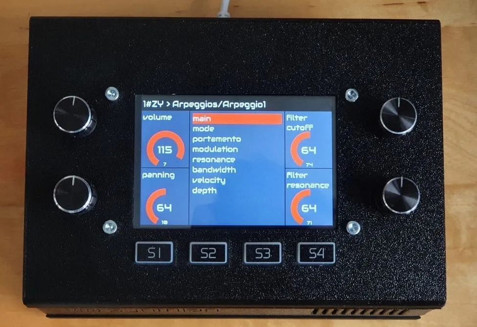 Vỏ cho Zynthian Synthesizer V4 với các chi tiết tùy chỉnh