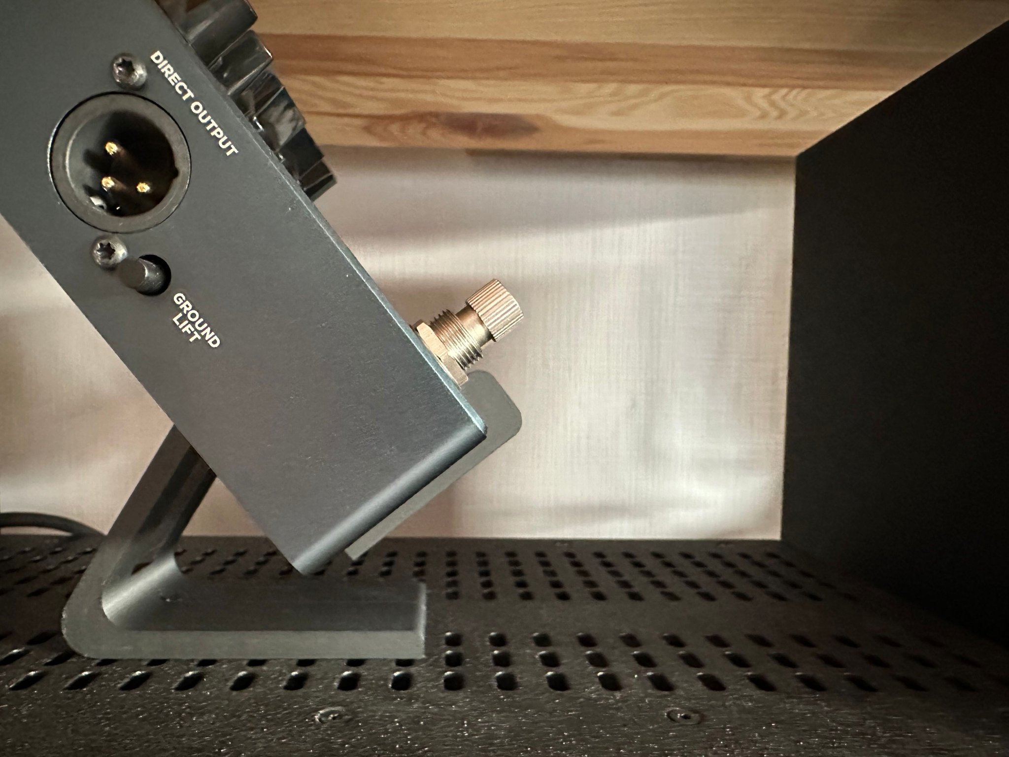 Giá đỡ cho bộ khuếch đại Darkglass