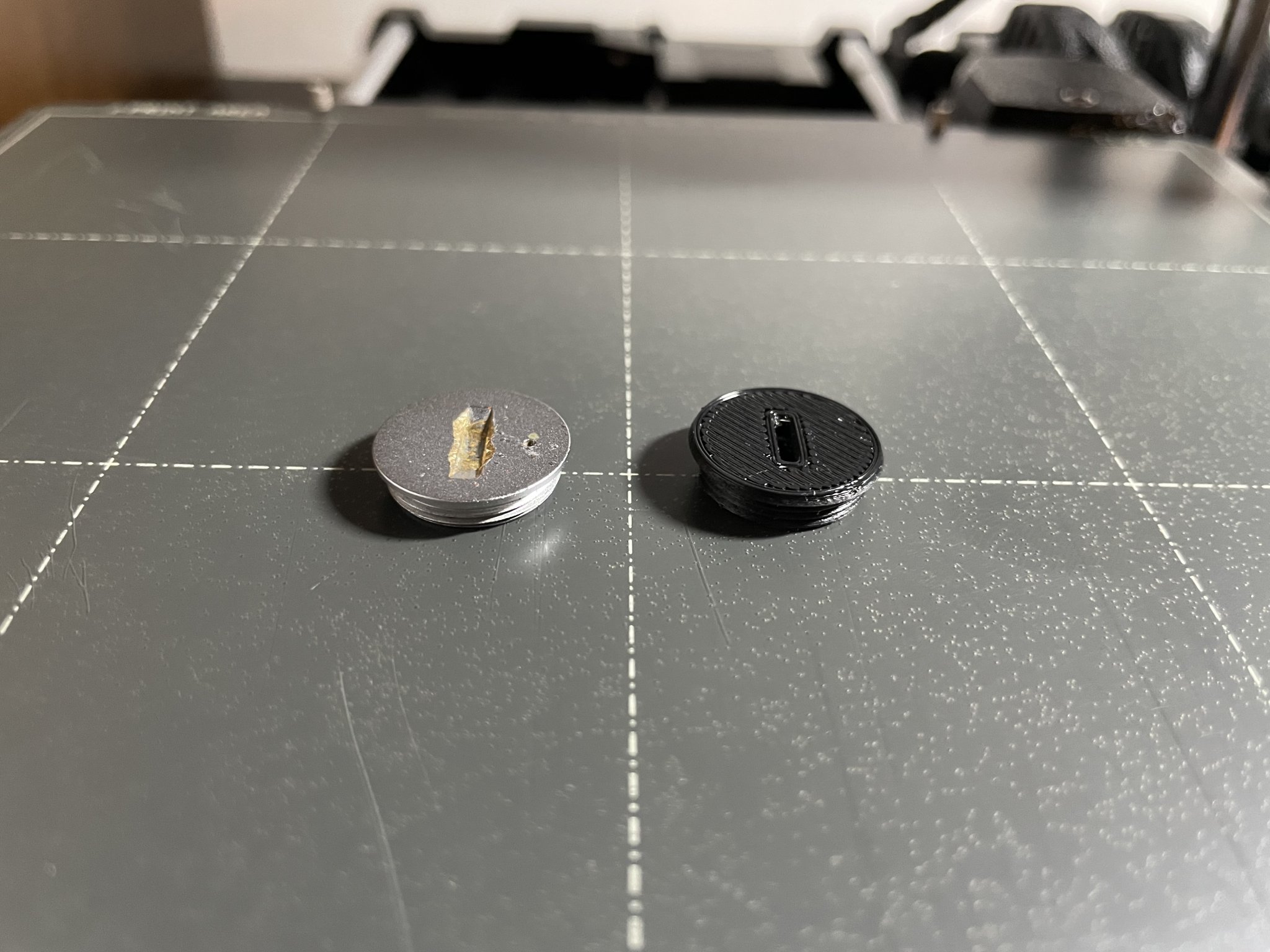 Thay thế nắp ren pin cho máy ảnh Nikon EM