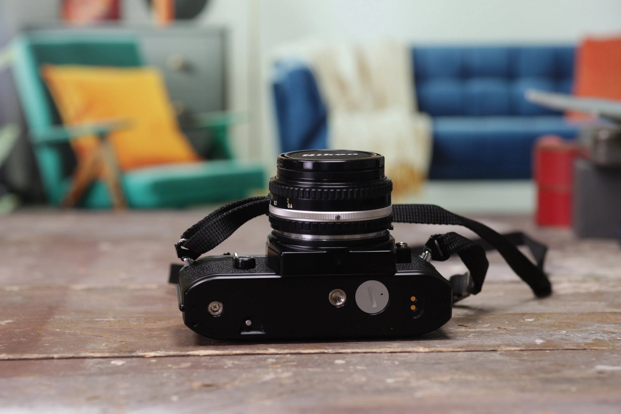 Thay thế nắp ren pin cho máy ảnh Nikon EM