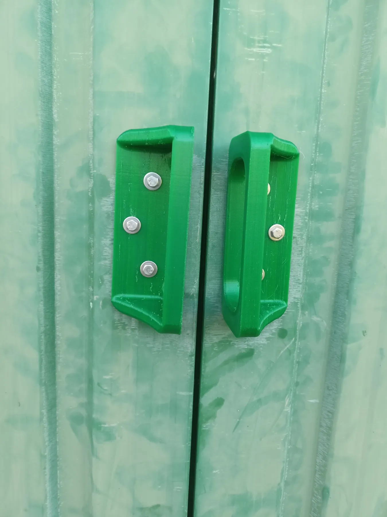 Lan can cho cửa nhà vườn