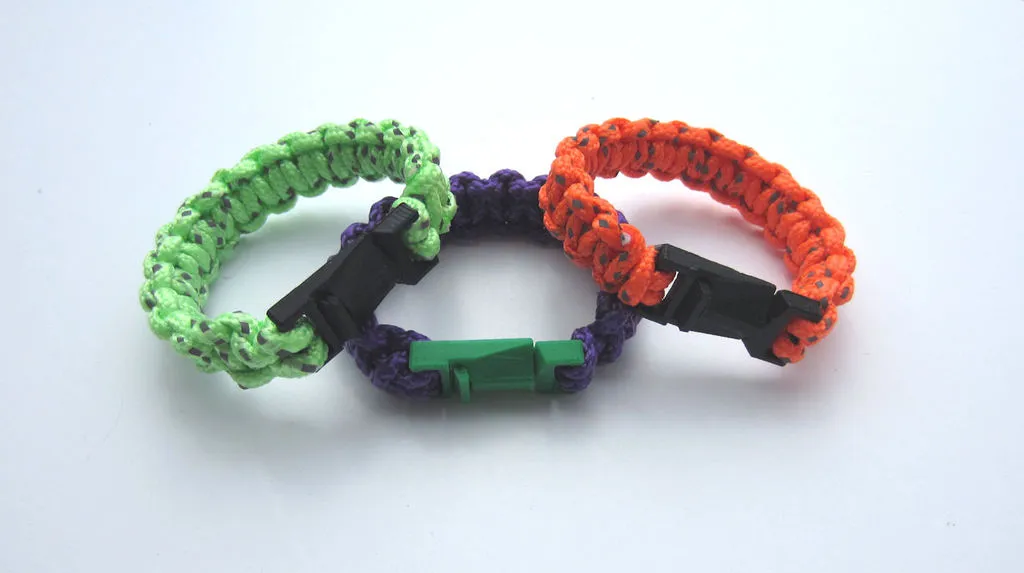 Vòng tay sinh tồn với dây paracord 7 feet