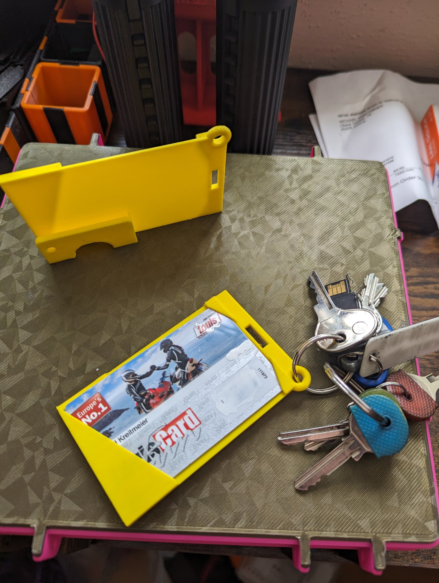 Giá đỡ thẻ cho móc chìa khóa với chỗ để Yubikey