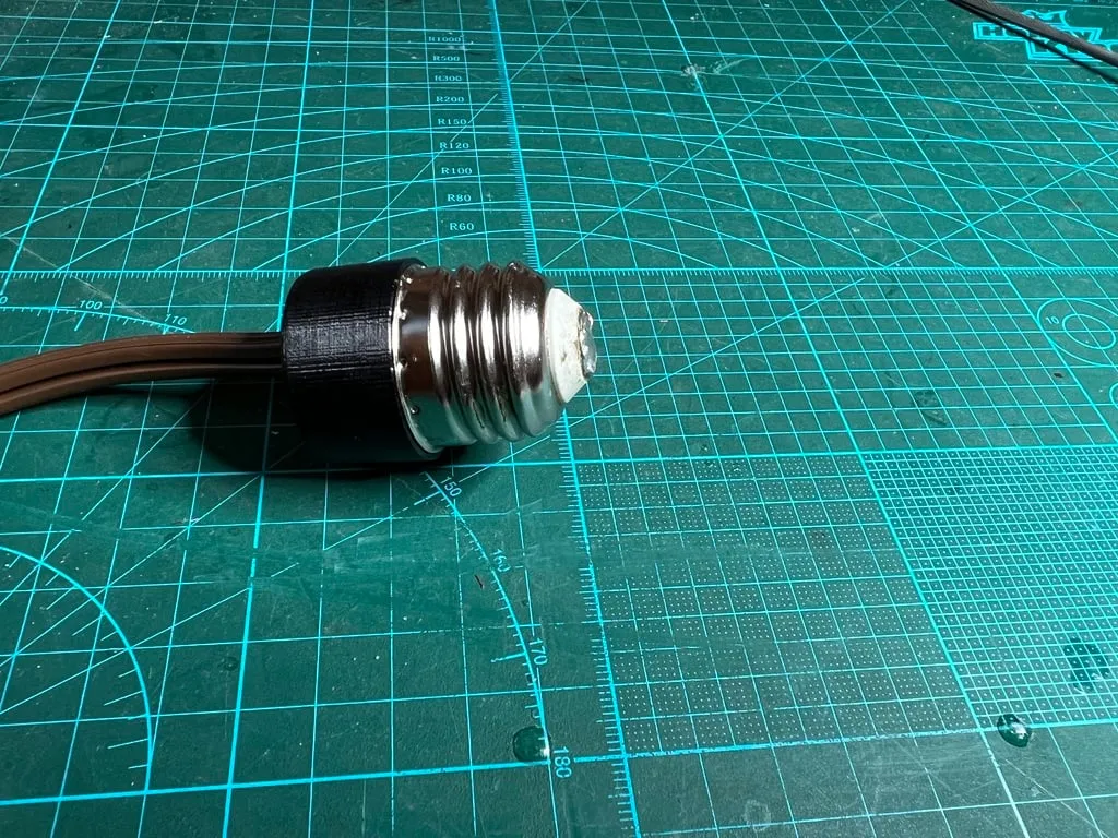 Bộ chuyển đổi từ ổ cắm đèn tiêu chuẩn sang 2 dây