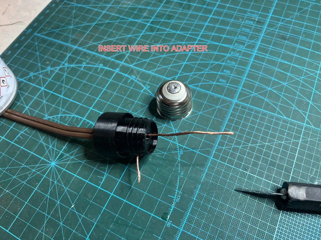 Bộ chuyển đổi từ ổ cắm đèn tiêu chuẩn sang 2 dây