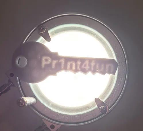 Khóa mật khẩu với khả năng hiển thị văn bản khi chiếu sáng