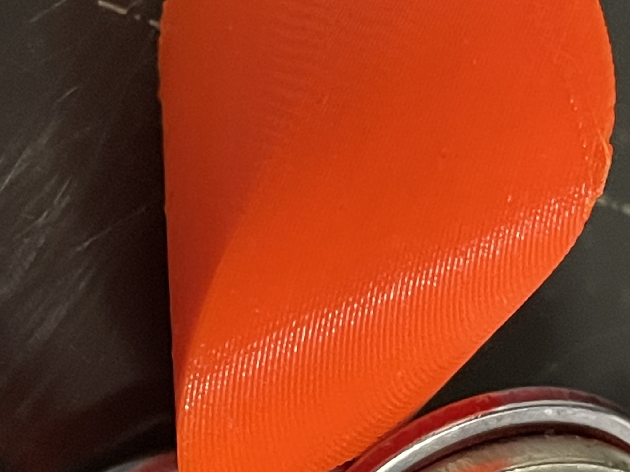 Móc khóa Oloid dài 30mm với thiết kế độc đáo