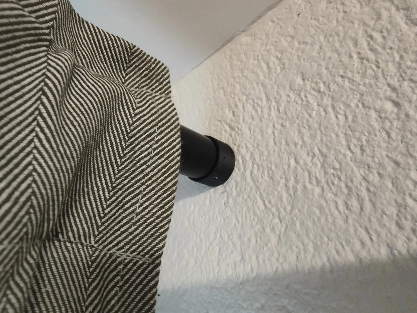 Giá treo rèm gắn tường bên cho thanh rèm Ikea HUGAD