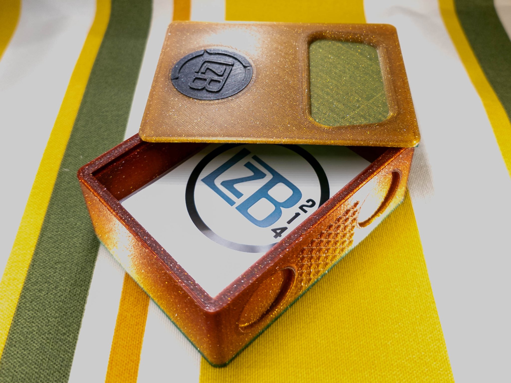 Hộp bài Penny Sleeve với nắp trượt và khe cắm tiền xu