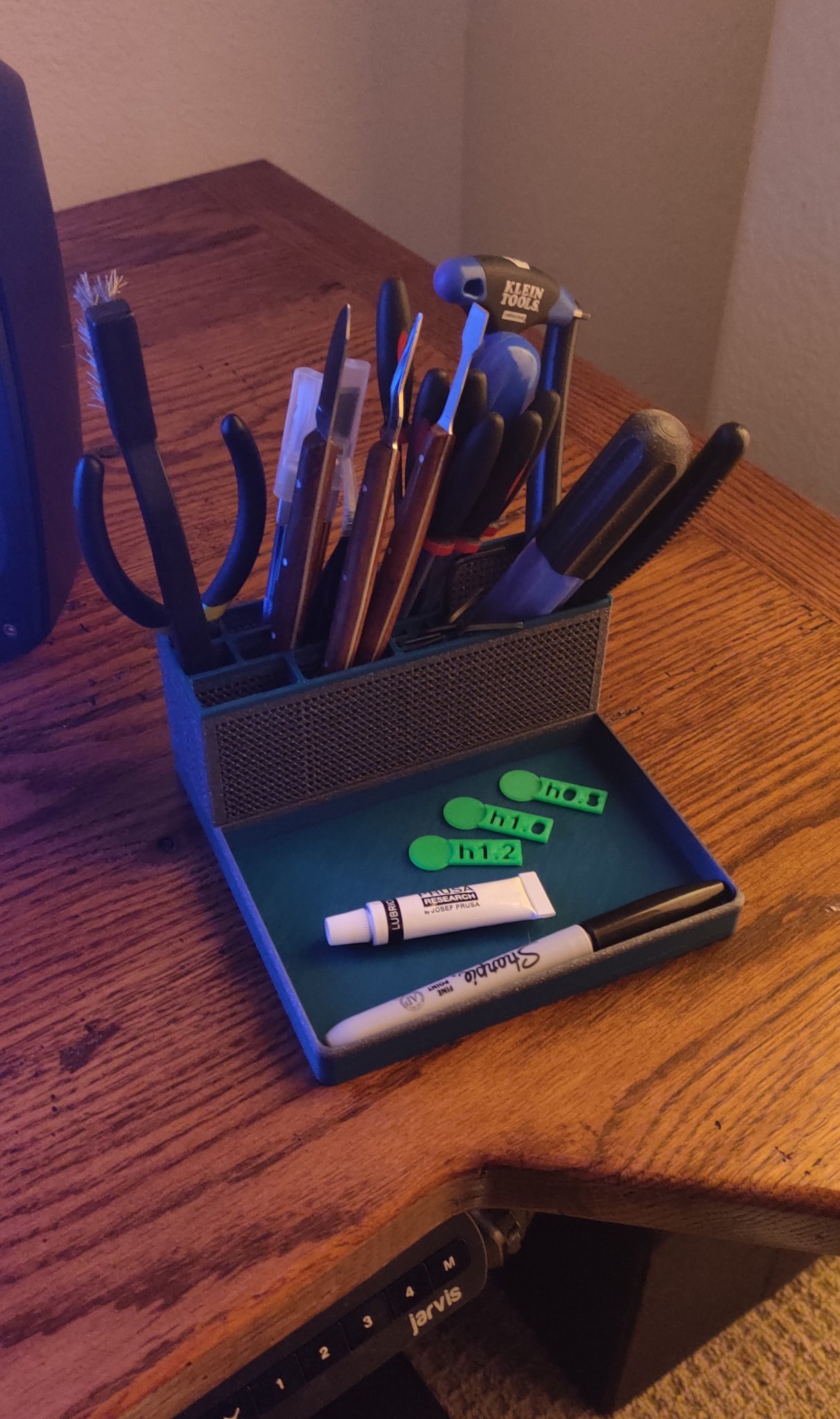 Giá đỡ công cụ di động cho MakerSpace của bạn