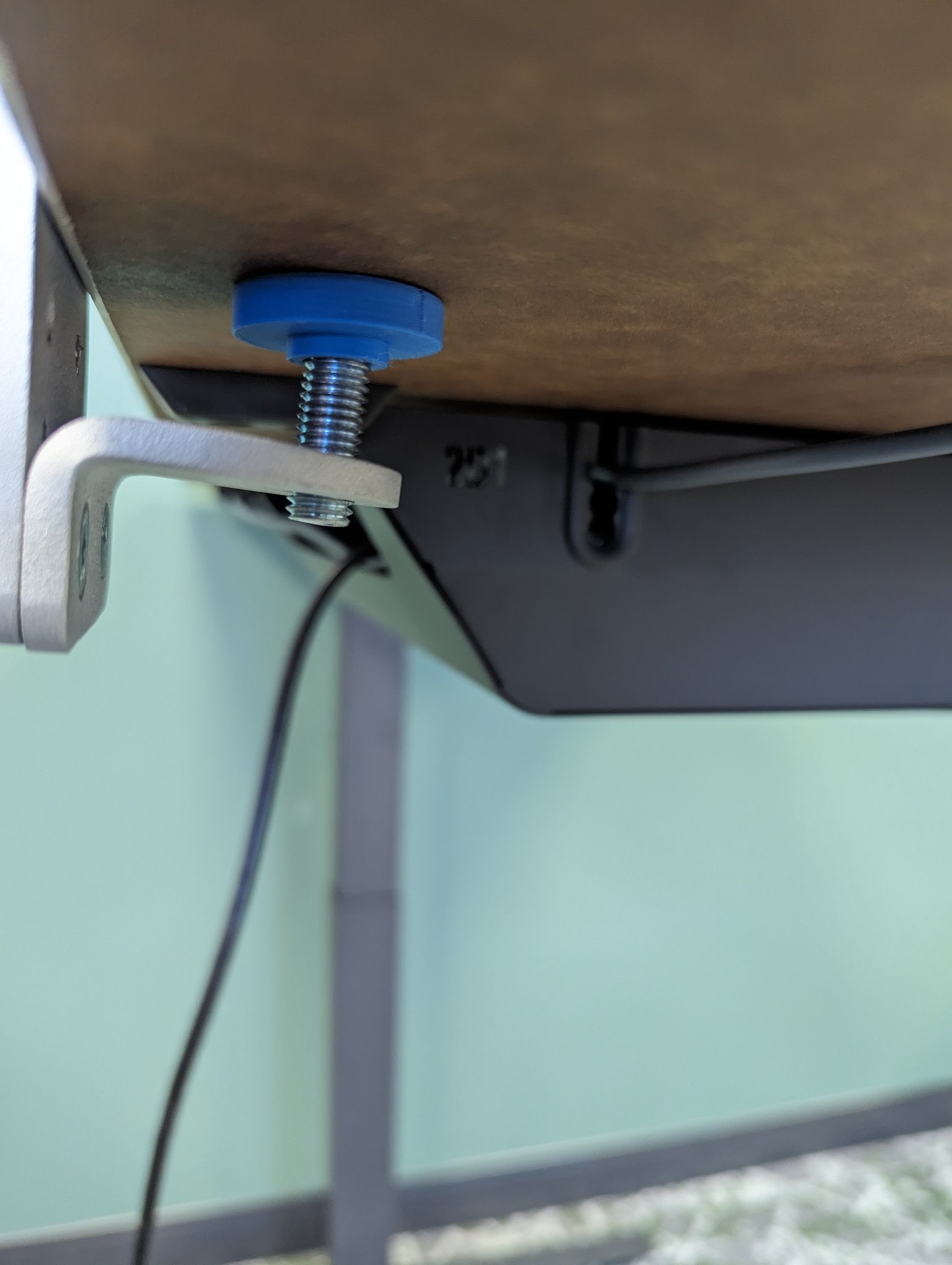 Giá đỡ màn hình Herman Miller Flo thay thế