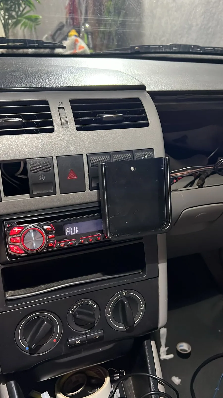 Giá đỡ iPhone 13 Pro Max cho ô tô