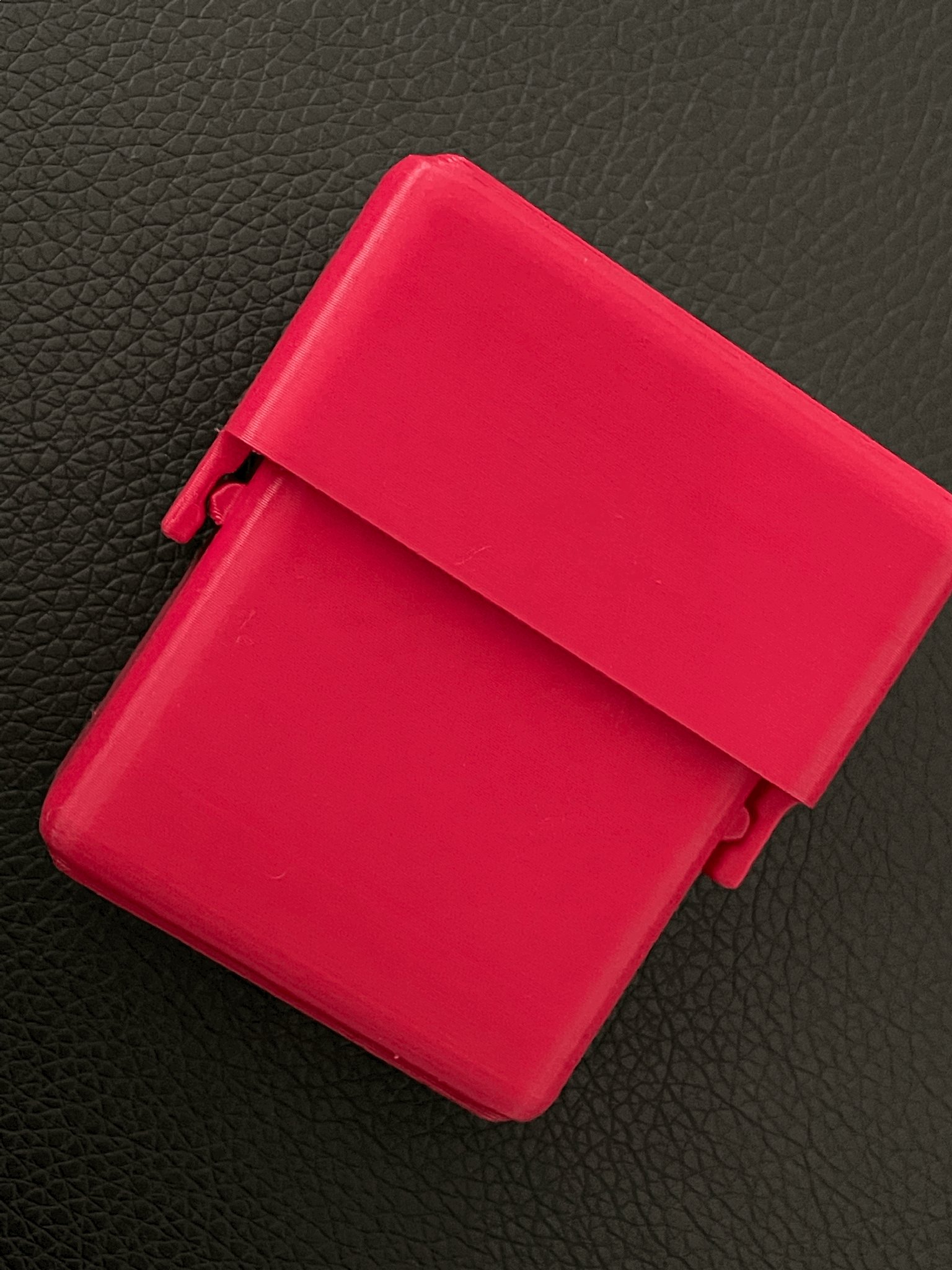 Vỏ bảo vệ AirPods Pro an toàn với thiết kế mở ngang