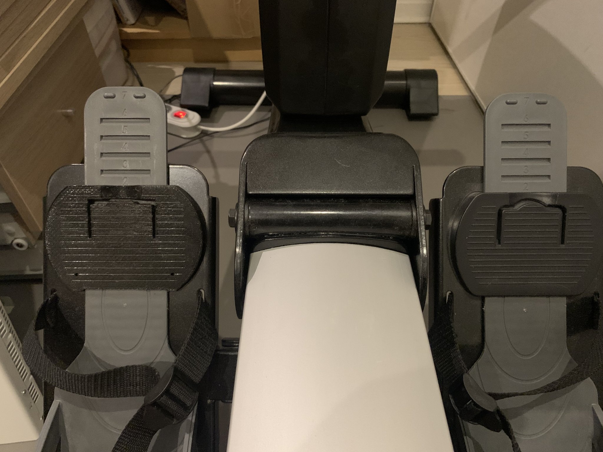 Bảng khóa chân cho máy chèo Moovyou