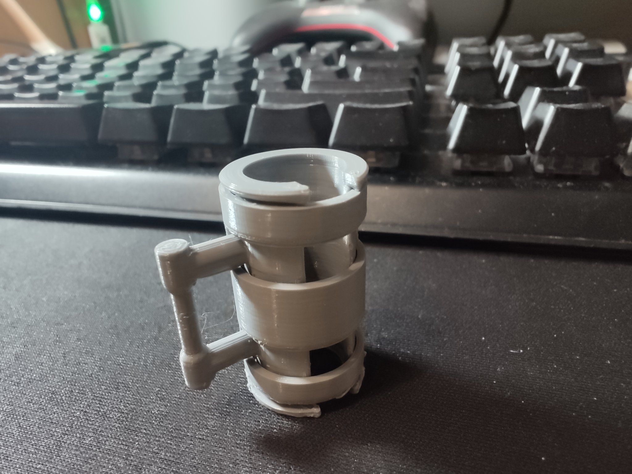 Giá đỡ quản lý cáp tiện lợi cho không gian làm việc