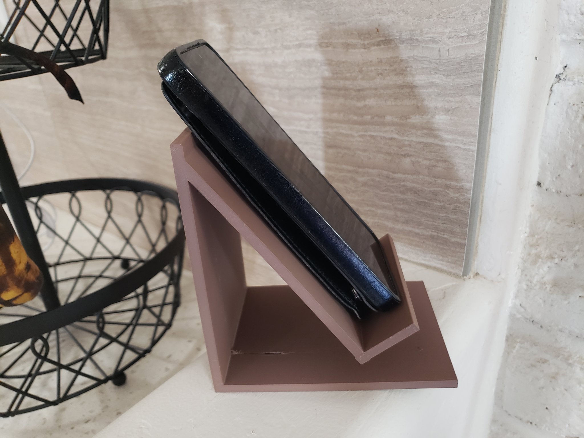 Giá đỡ điện thoại thiết kế độc đáo