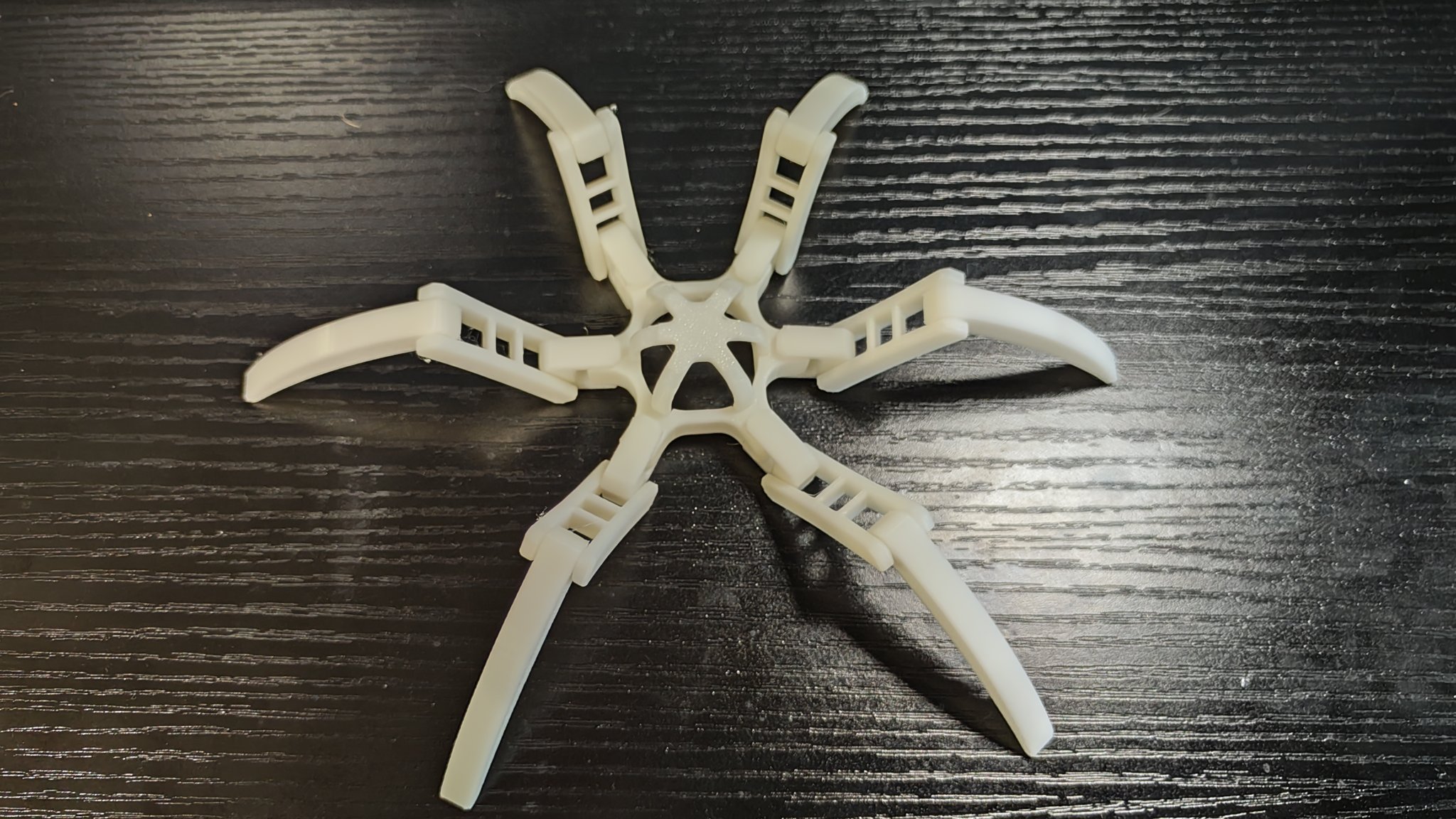 Mô hình hexapod mini sử dụng Arduino với thiết kế tỉ lệ chuẩn