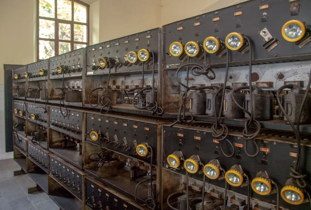 Biển số cho thợ mỏ trong khai thác khoáng sản