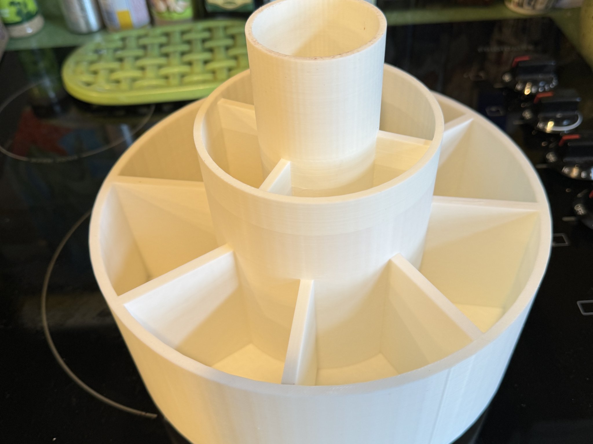 Giá đỡ dụng cụ nhà bếp với chức năng xoay 360 độ