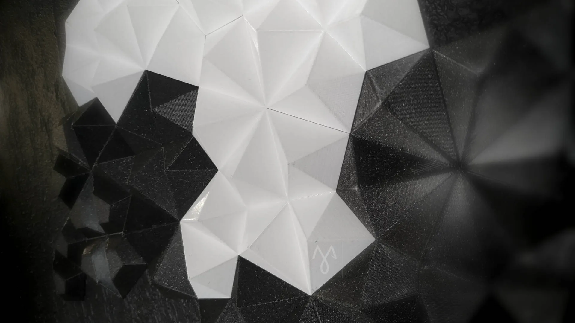 Mô hình gạch tường aperiodic "Monotile" độc đáo