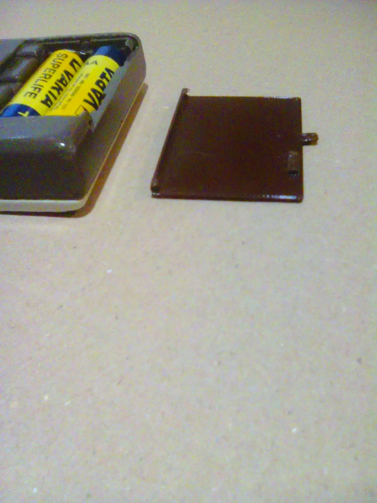 Nắp pin cho máy tính Sharp EL-5812 từ thập niên 70