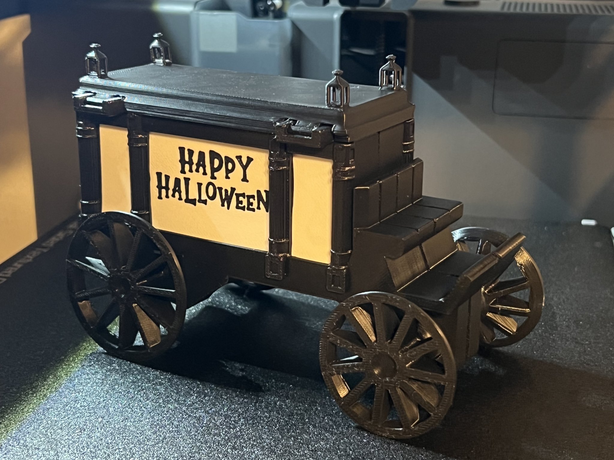 Xe tang ma ám in sẵn không cần hỗ trợ