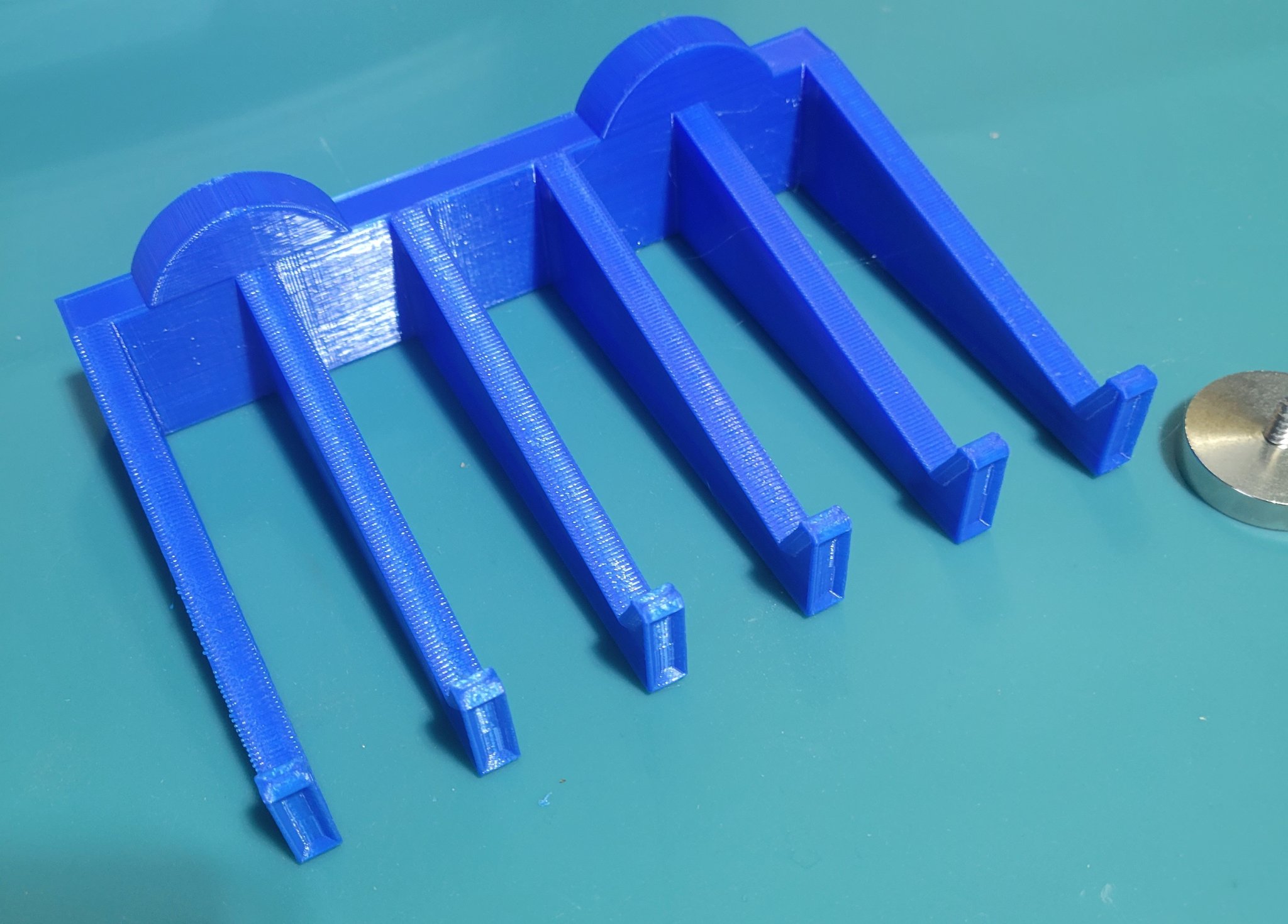 Giá đỡ băng đạn súng ngắn gắn từ tính cho tủ an toàn