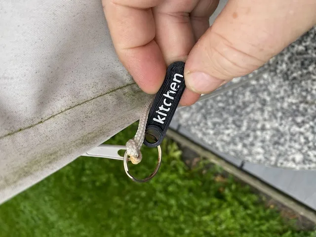 Nhãn và FOB cho đồ nội thất ngoài trời và chìa khóa