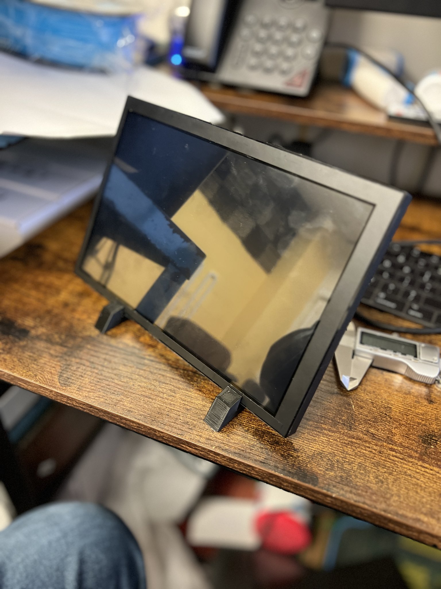 Giá đỡ màn hình cảm ứng 10 inch cho Raspberry Pi