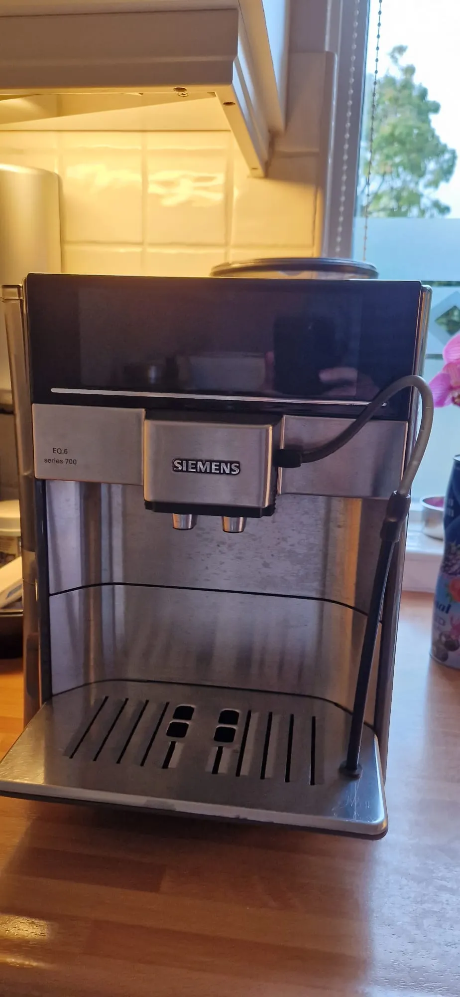 Sửa chữa giá đỡ ống tạo bọt sữa Siemens EQ 6