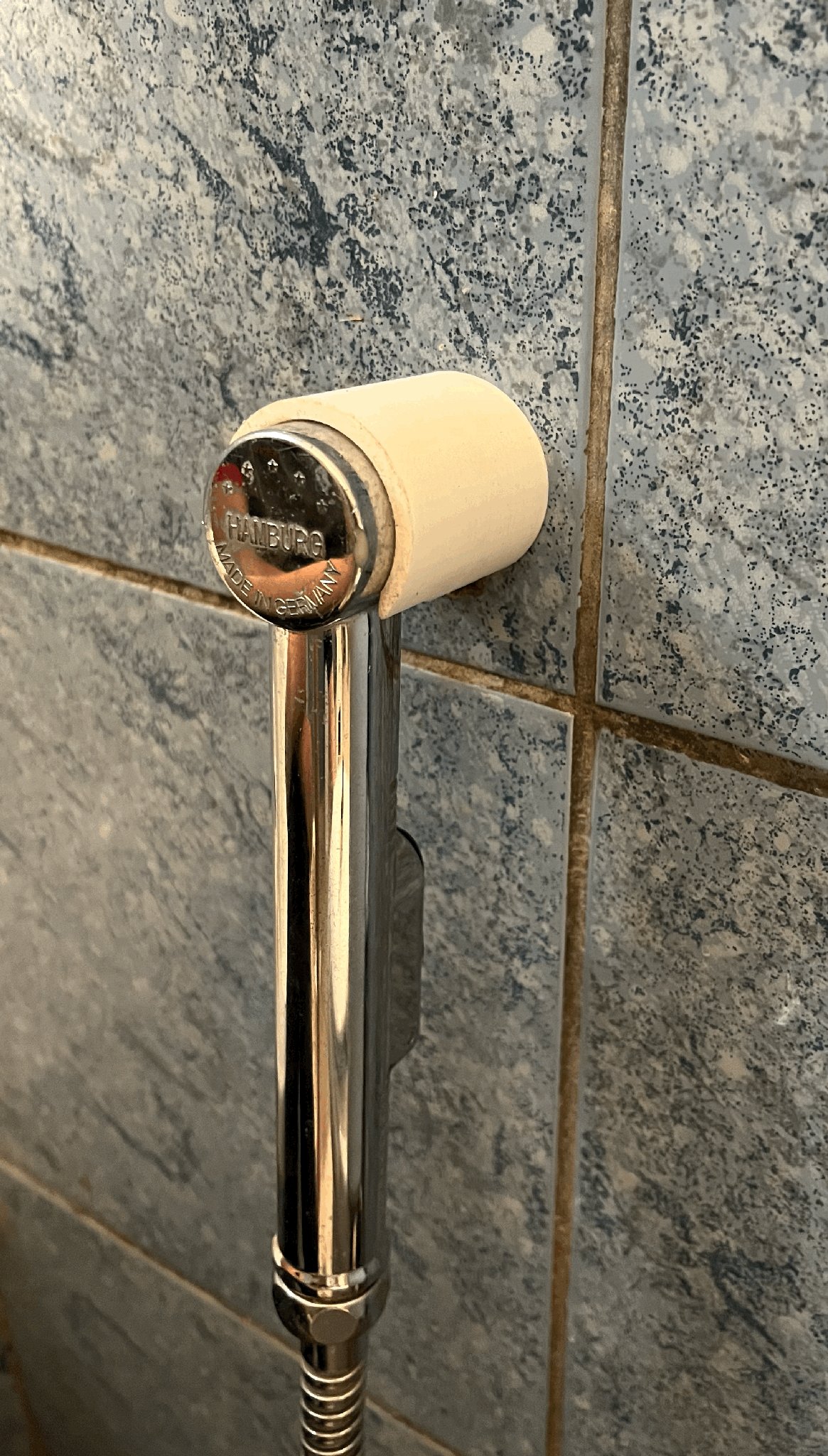 Giá đỡ ống xịt phòng tắm gắn tường