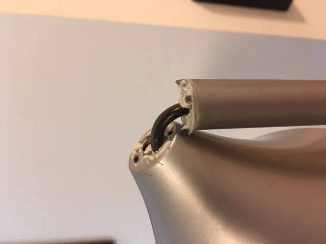 Cách sửa đèn sàn IKEA bị hỏng đầu và đuôi ống bột