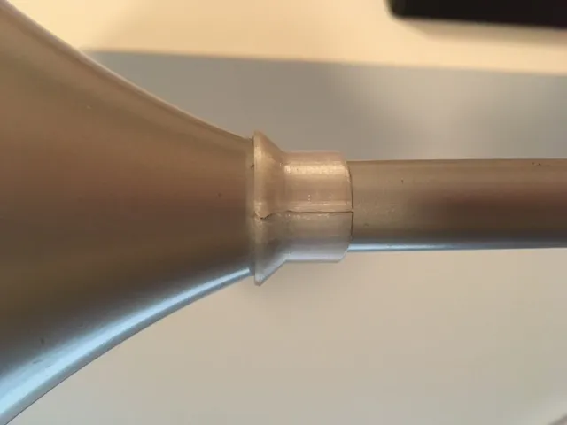 Cách sửa đèn sàn IKEA bị hỏng đầu và đuôi ống bột