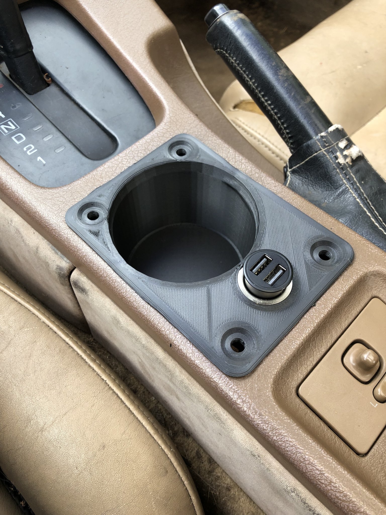 Giá đỡ cốc cho Nissan 300 ZX 1993