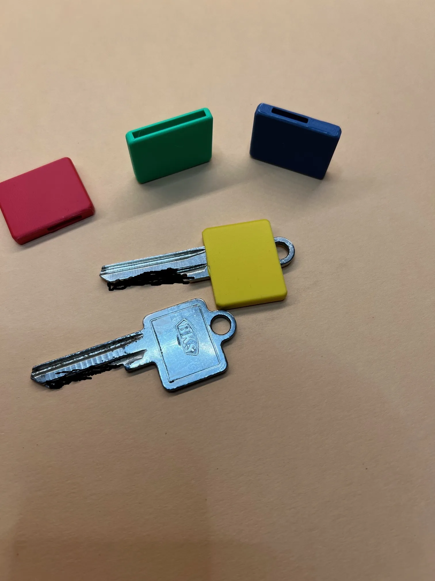 Nắp chìa khóa phân biệt màu sắc cho BKS