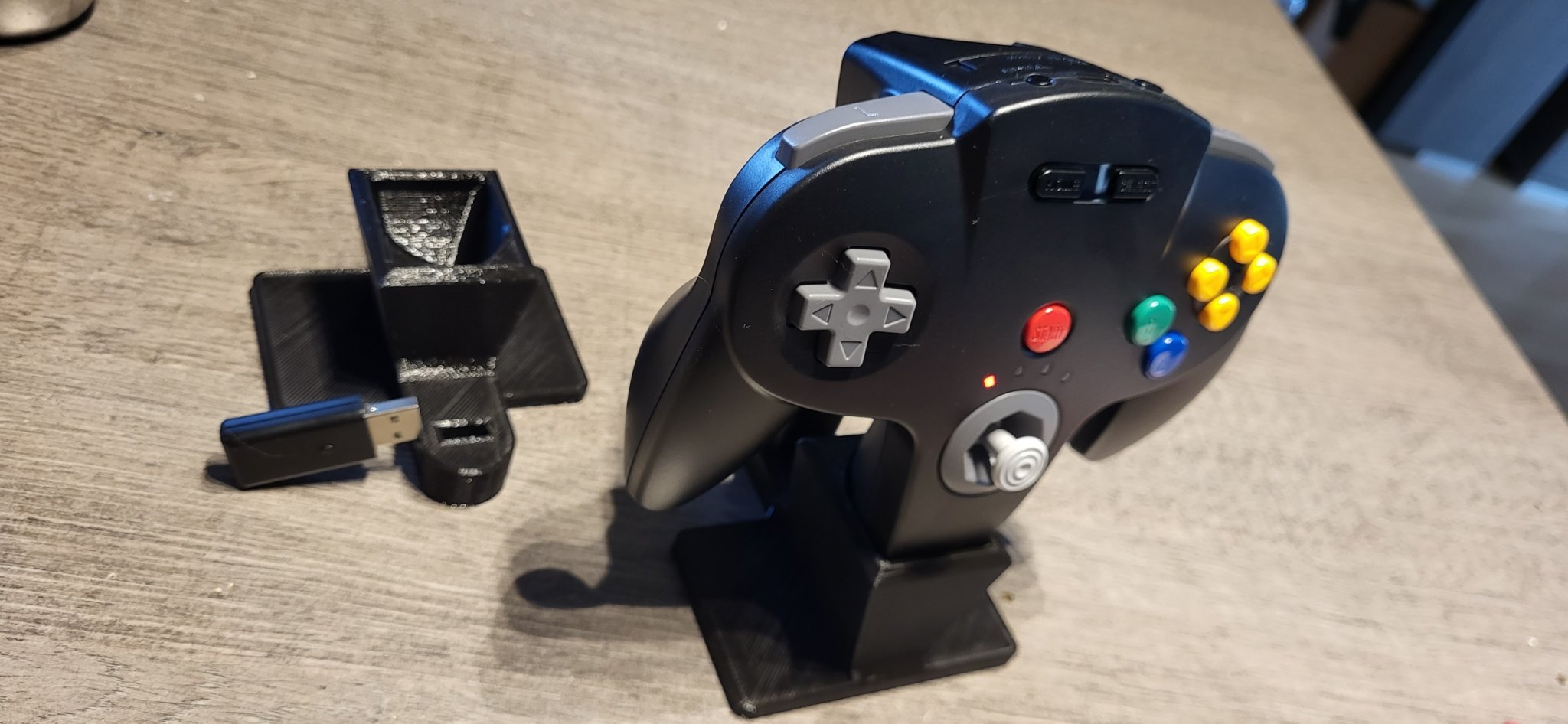 Giá đỡ tay cầm N64 với giá đỡ USB